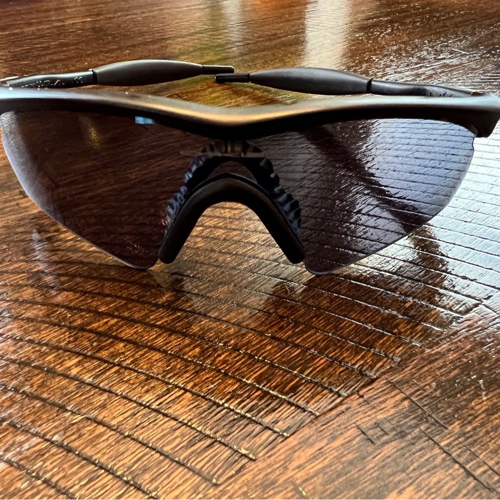 Oakley men’s sunglasses like new